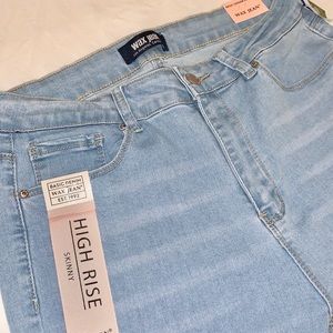 SKINNY JEANS LIGHT WASHED 💙